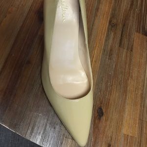Cole Haan nude pumps